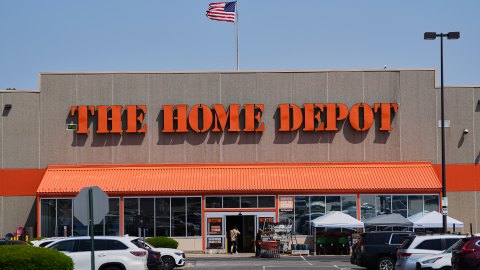 Inmigrantes en busca de empleo en sucursales de Home Depot dijeron que no habían visto a ningún agente de inmigración realizando capturas, pero temen que pronto puedan hacerlo.